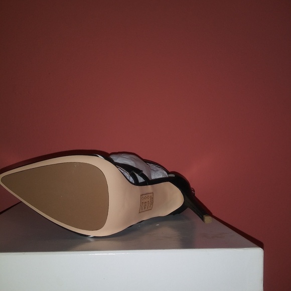 👠 - Picture 2 of 3